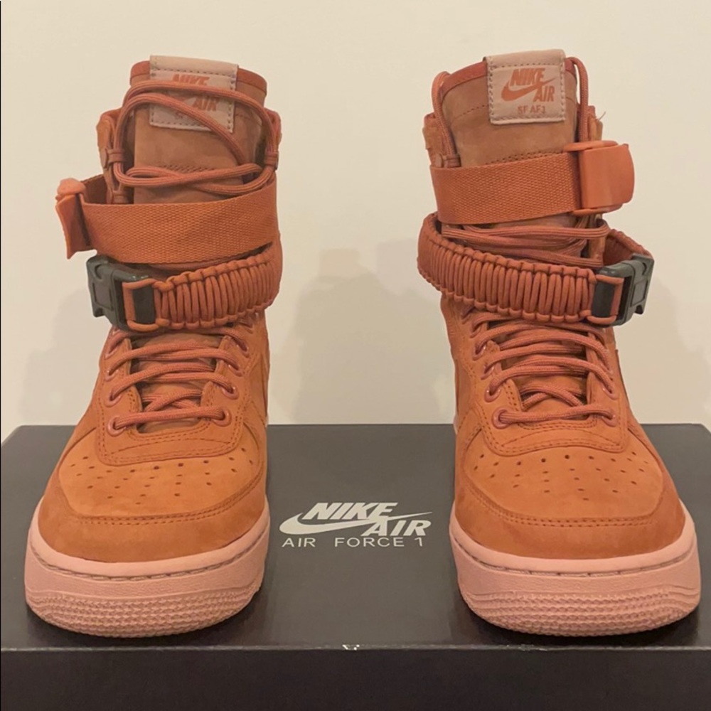 Nike Women SF Air Force 1 High top